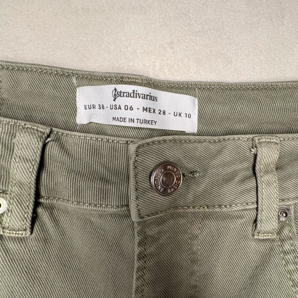 Stradivarius Petite slim mom jean with stretch in Olive! - Picture 10 of 14